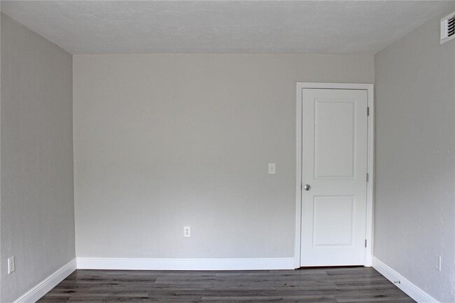 Building Photo - 1836 N Crystal Lake Dr