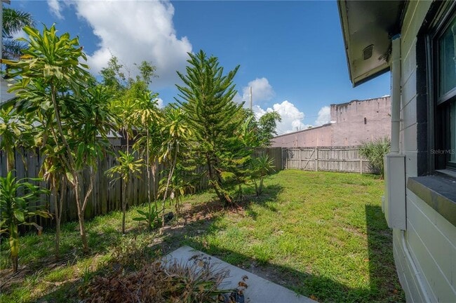 Building Photo - 6901 S Fitzgerald St