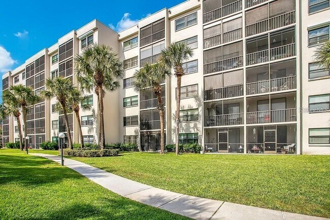 Building Photo - 1328 Pasadena Ave S