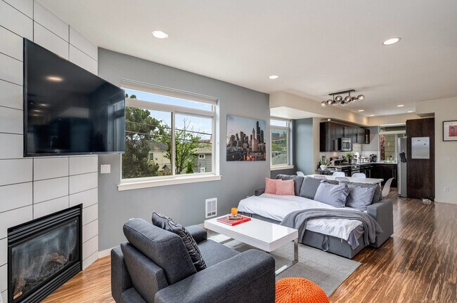 Building Photo - 1308 E Marion St