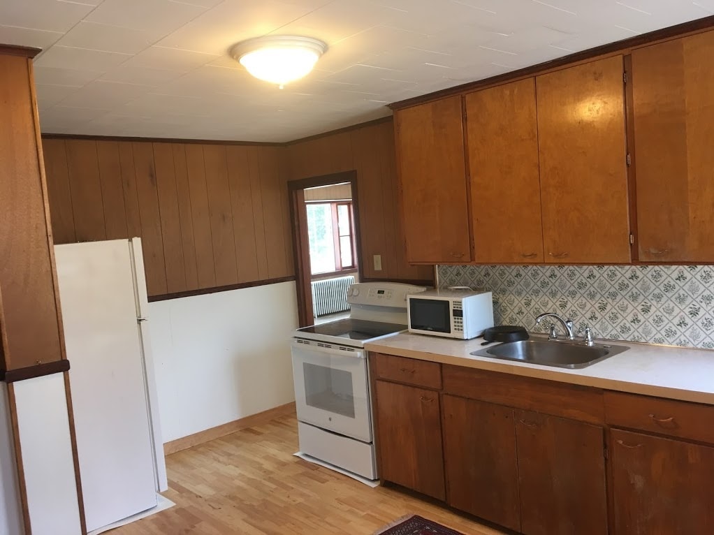 View of Kitchen from back entrance. - 16 Obrien Ave