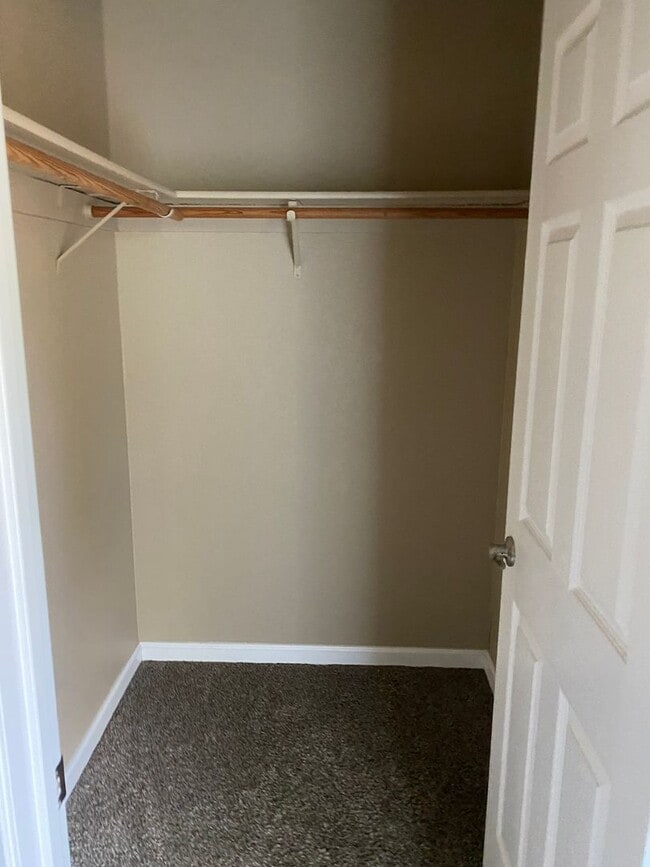 Building Photo - 2076 Fancy Oaks Dr, Redding, CA 96003