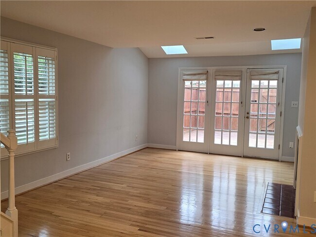 Building Photo - 1308 Maple Ave