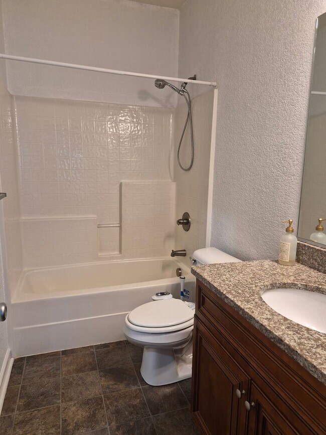 Building Photo - 1723 Fisher Ave