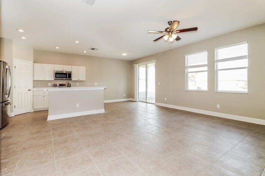 Building Photo - 919 Fern Leaf Dr