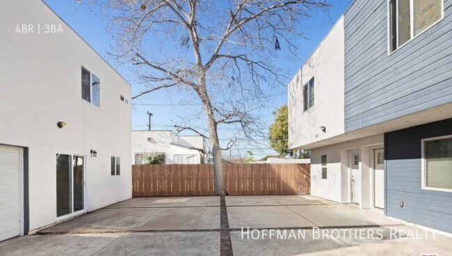 Building Photo - 647 W 97th St