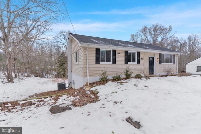 Building Photo - 383 Sollers Wharf Rd