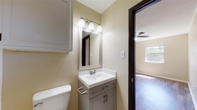 Building Photo - 4130 Willow Oak St