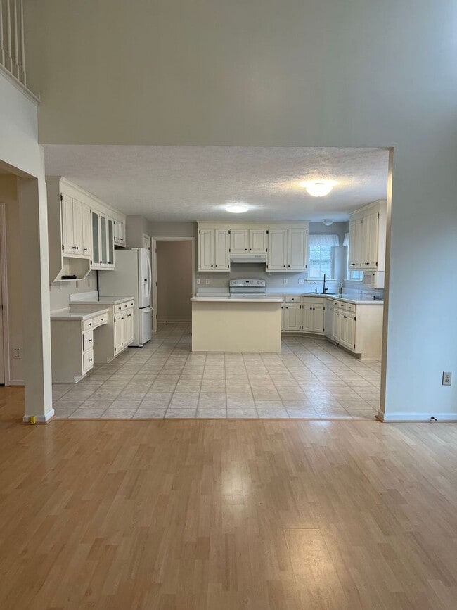 Building Photo - 110 Bugle Ct