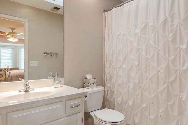 Building Photo - {5801} Spacious 2 Story Home in highly des...