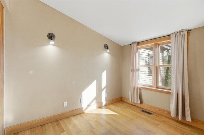 Building Photo - 102 N Gaw St