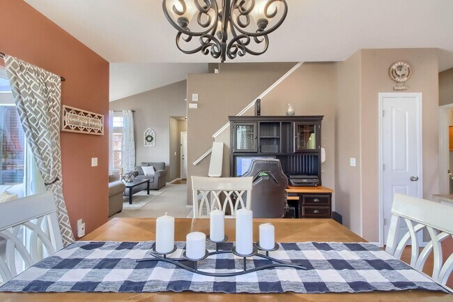 Building Photo - Highlands Ranch Spacious 3 bed 2.5 bath