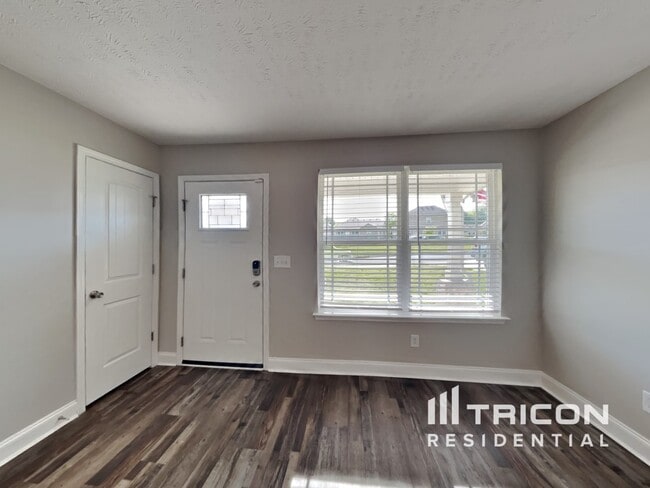Building Photo - 1020 Berra Dr