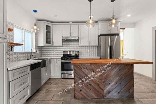 Building Photo - 2037 36th Ave