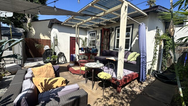 Building Photo - 4752 Lotus St
