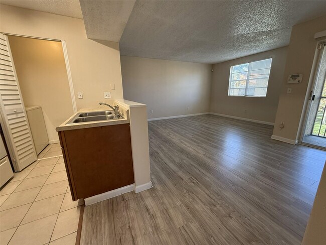 Building Photo - 1253 SW 46th Ave