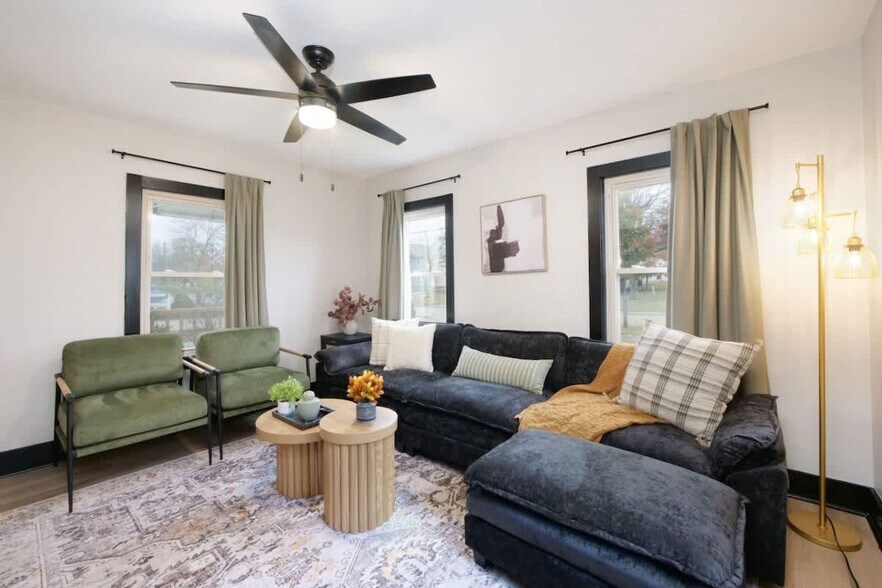 Building Photo - 303 E Washington St