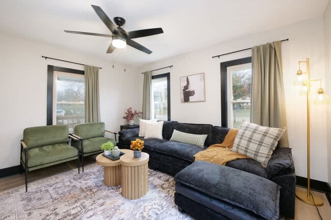 Building Photo - 303 E Washington St