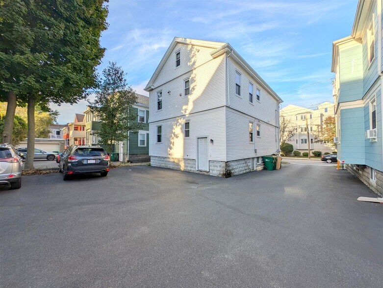 Building Photo - 51 Beacon St