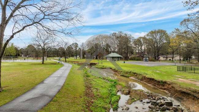 Building Photo - 2403 Broadview Ave