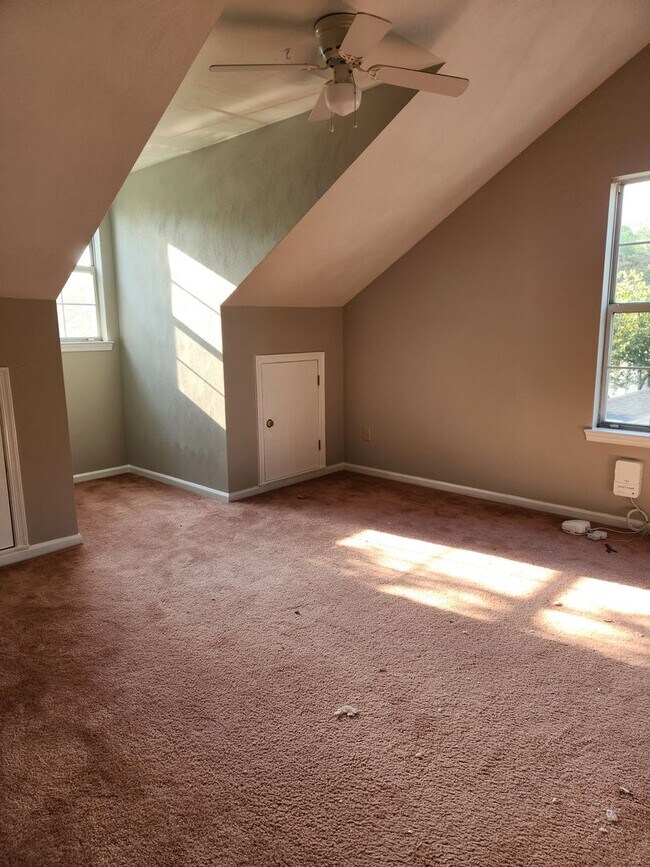 Building Photo - 8824 Hammett Ave