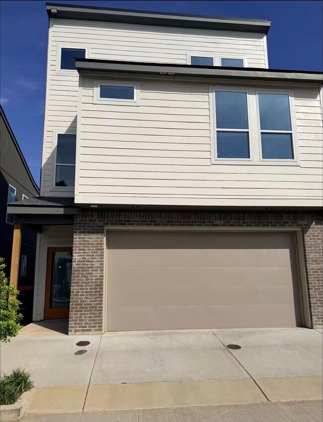 Building Photo - FOR RENT in LAFAYETTE!