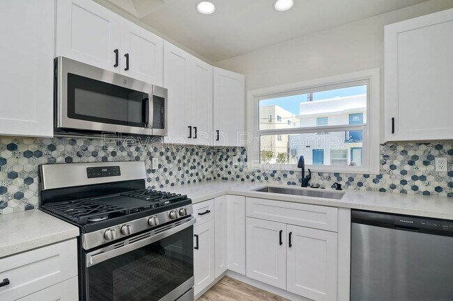 Building Photo - 4685 Hamilton St