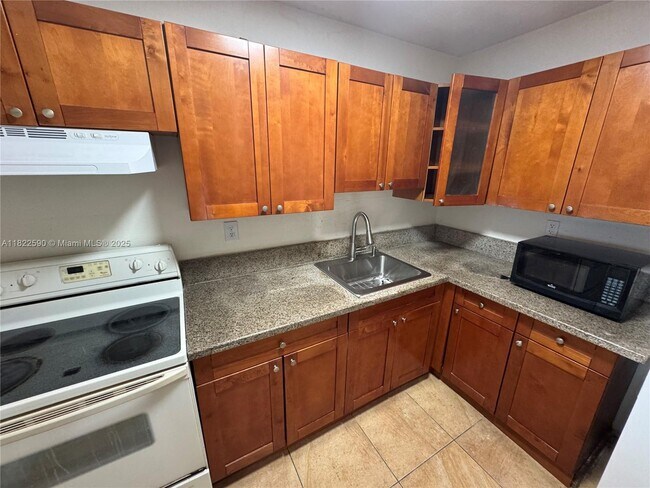 Building Photo - 1085 W 68th St