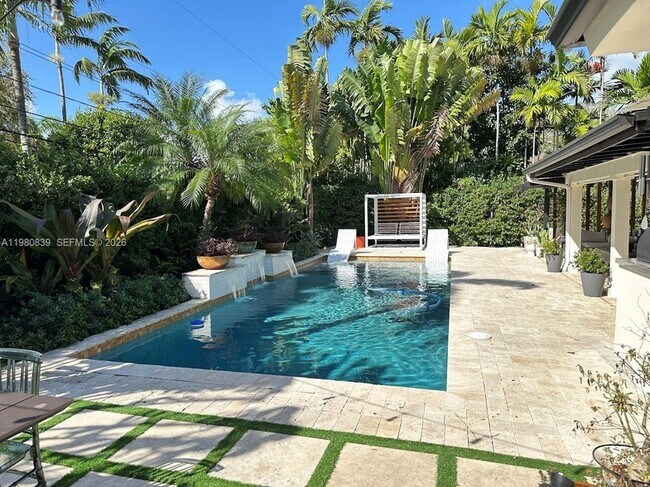 Building Photo - 6520 SW 65th St