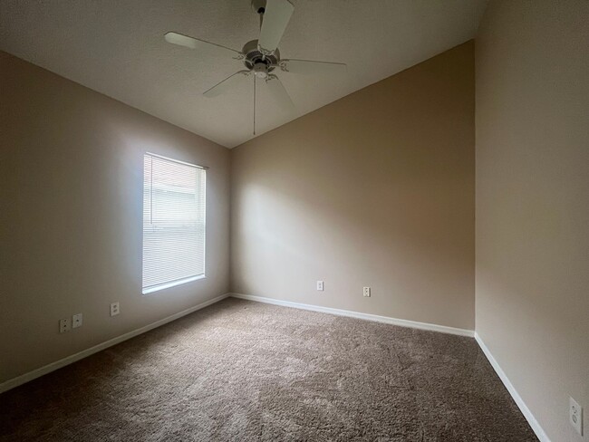 Building Photo - Hunter's Creek - 3 Bedroom, 2 Bathroom Poo...