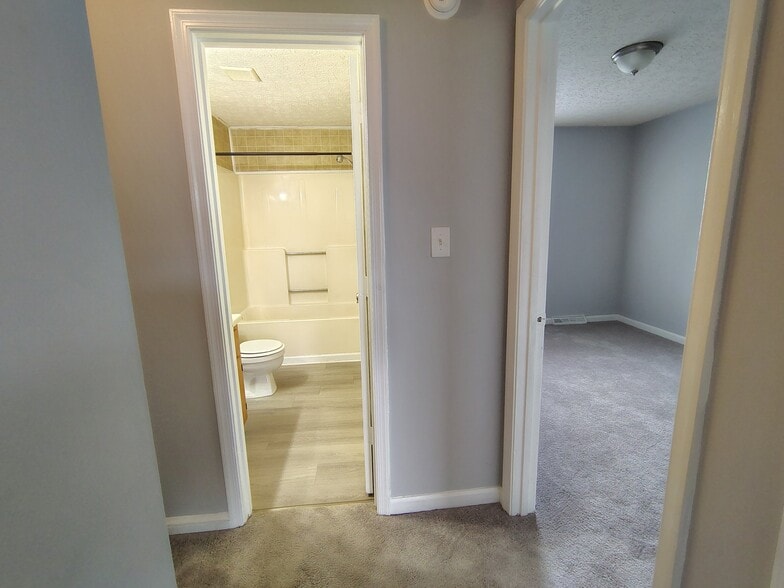 Building Photo - 16 Duiguid Dr