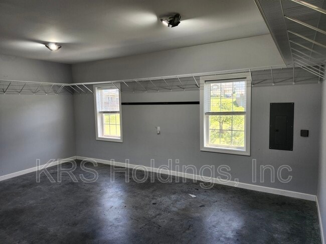 Building Photo - 4517 Wiltshire St