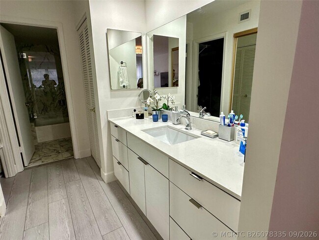 Building Photo - 5100 N Ocean Blvd
