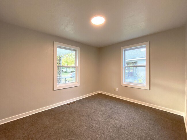 Building Photo - Charming 2-bedroom, 1 bath