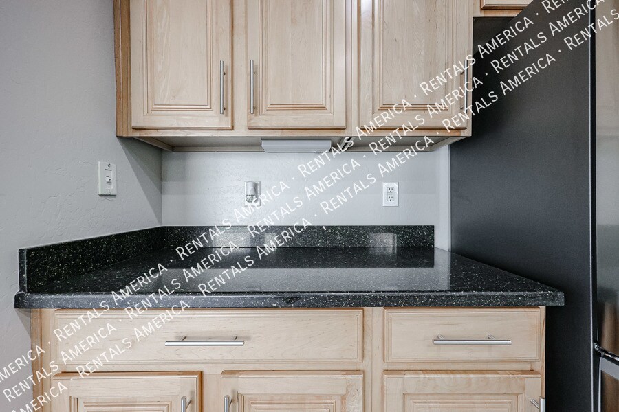 Building Photo - 43232 Wallner Dr