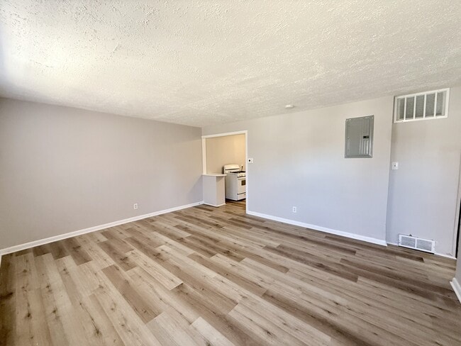 Building Photo - 5941 Raytown Rd