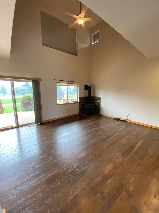 Building Photo - THE VINYARDS AT STONERIDGE (APP#42)