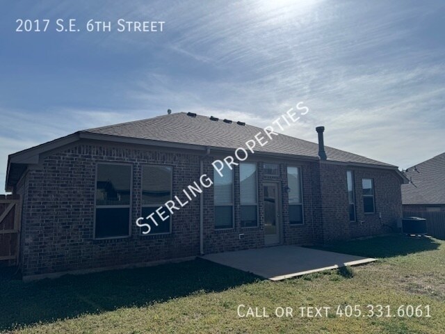 Building Photo - 2017 SE 6th St