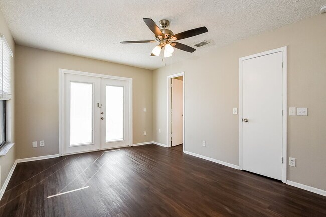 Building Photo - 1034 Burnett St