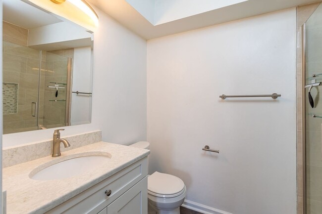 Building Photo - Gorgeous modern Main Level 2 bedroom 2 bath condo in SW Greensboro off W. Wendover.