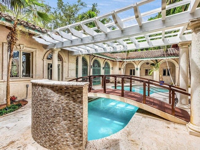 Building Photo - 3504 Banyan Cir