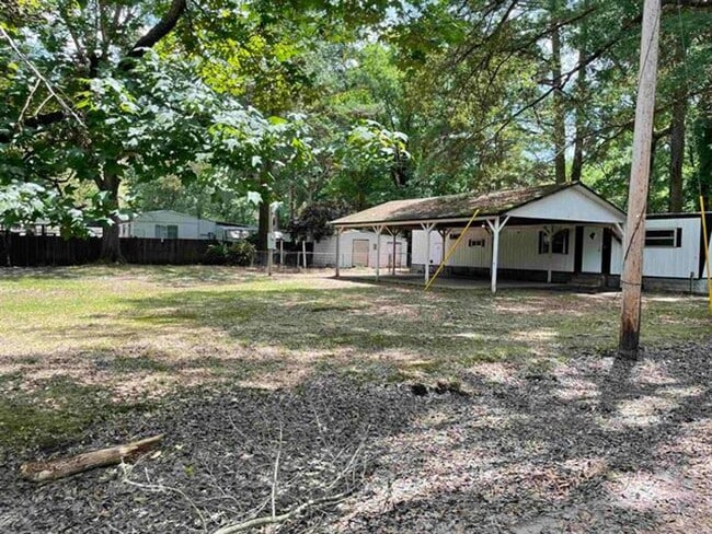Building Photo - 2 Bedroom 1 1/2 Bath Home