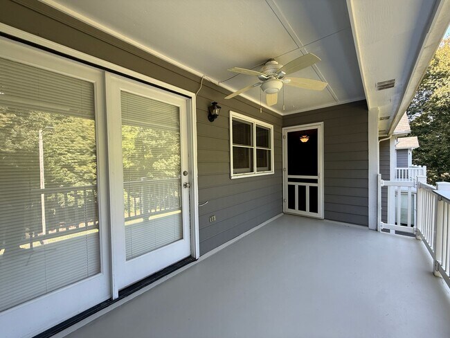 Building Photo - Spacious Two Bedroom, 2nd Floor Condo with Private Balcony. SHOWN BY APPOINTMENT ONLY!