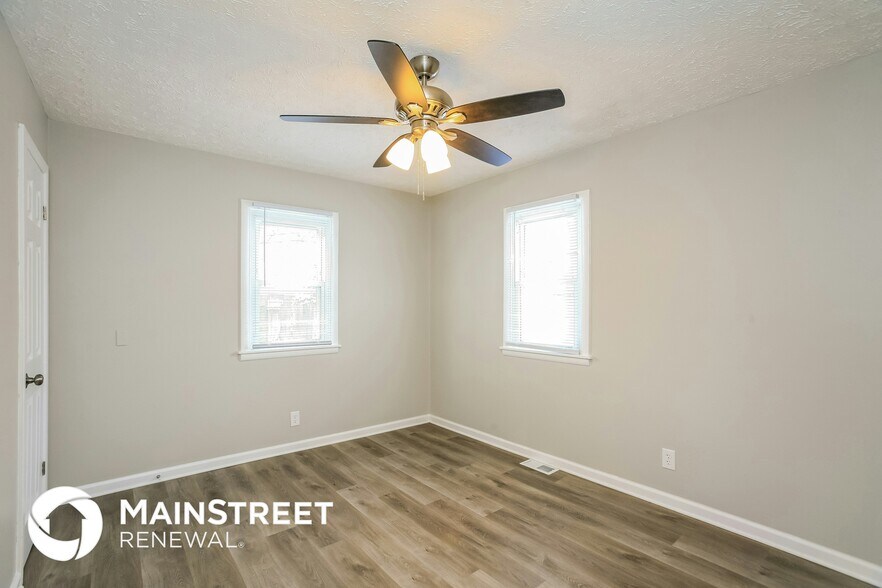 Building Photo - 528 S Bosart Ave