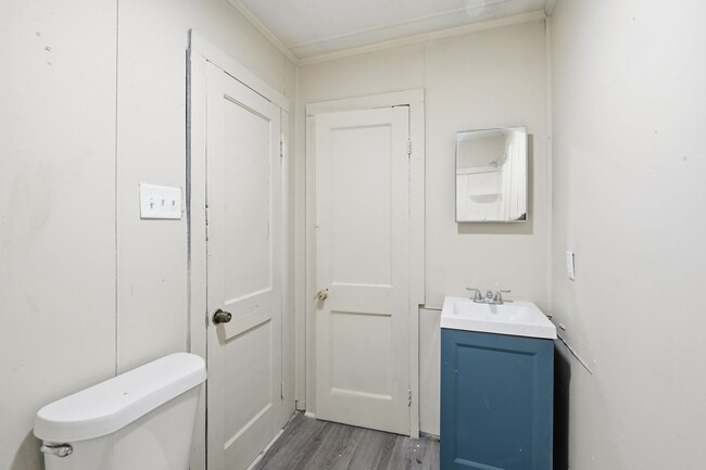 Building Photo - 140 Ambroise St