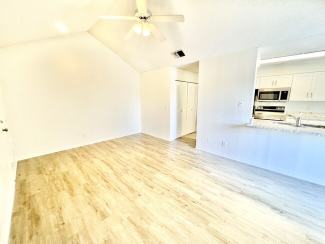 Building Photo - 1065 S Hiawassee Rd