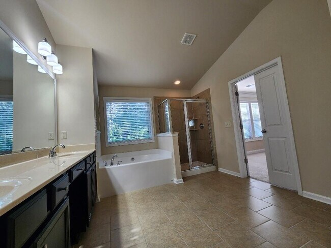 Building Photo - 229 Privet Cir