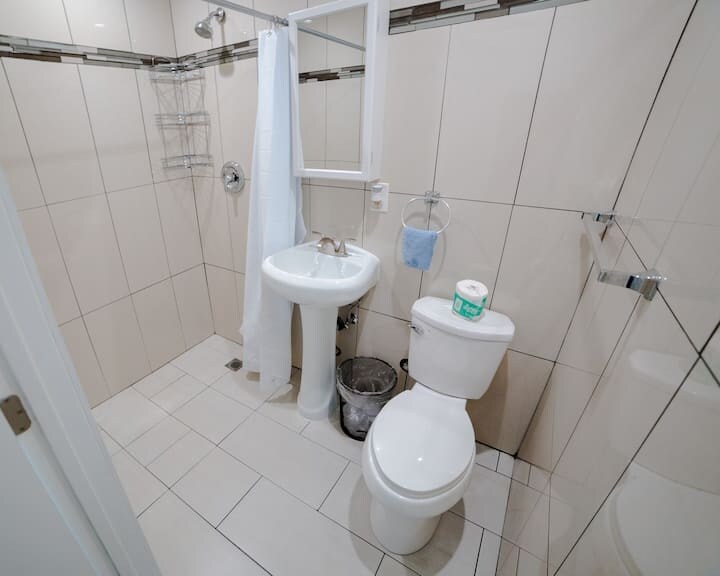 Building Photo - 14836 Archwood St