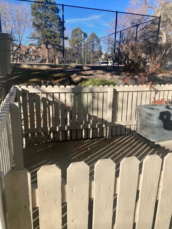 Patio - 919 S Granby Way