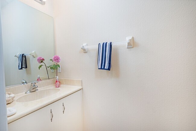 Building Photo - Furnished Townhouse in Plantation Bay